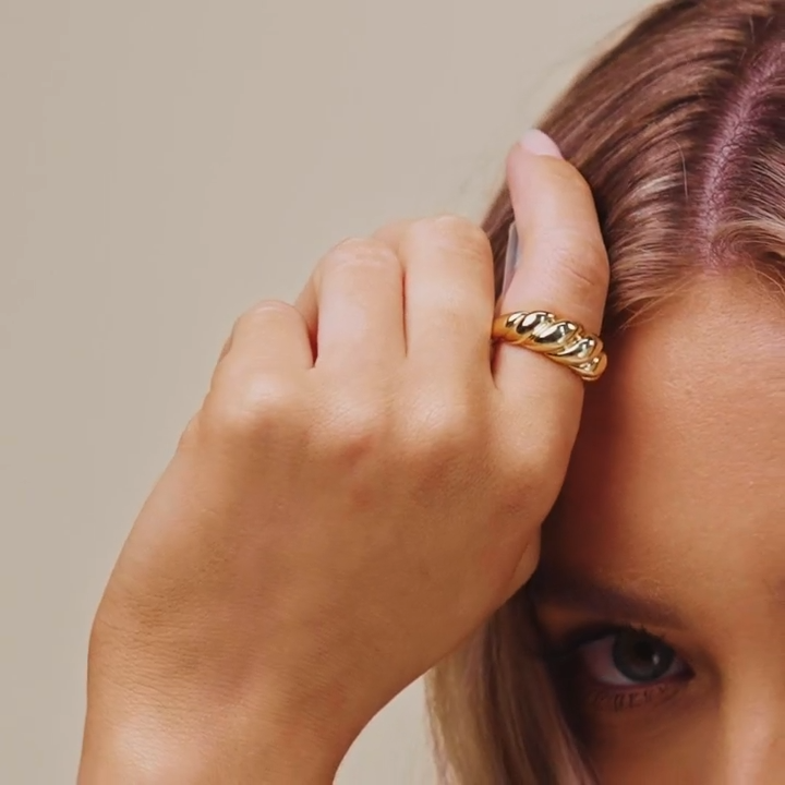 Serena Touch Ring
